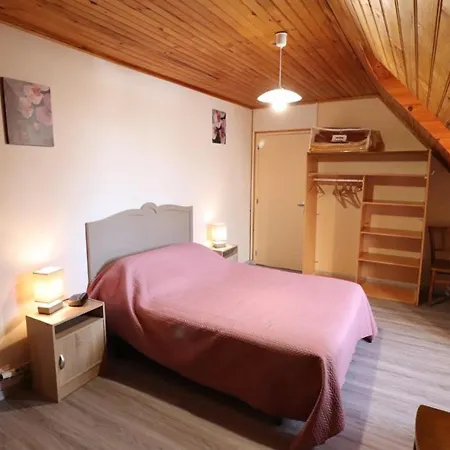 Maison Renovee A Menet: 5 Pers, Jardin Clos, Wifi, Proche Nature & Loisirs - Fr-1-742-483 *