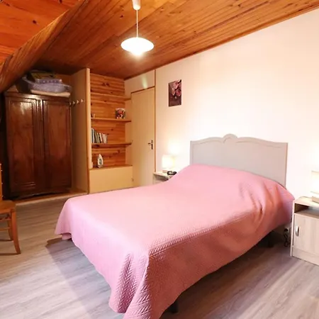 Maison Renovee A Menet: 5 Pers, Jardin Clos, Wifi, Proche Nature & Loisirs - Fr-1-742-483 Casa de Férias Menet
