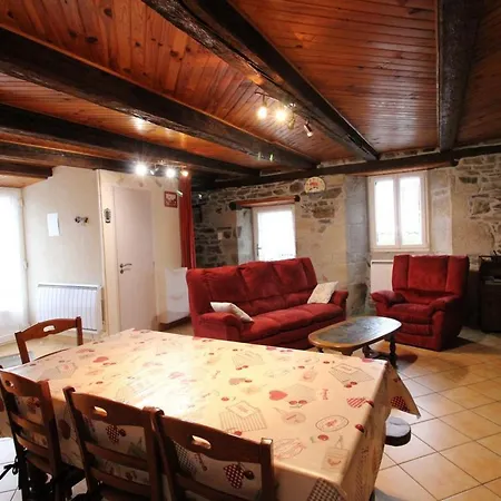 度假居 Maison Renovee A Menet: 5 Pers, Jardin Clos, Wifi, Proche Nature & Loisirs - Fr-1-742-483 Menet