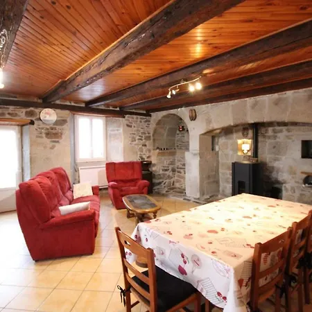 Maison Renovee A Menet: 5 Pers, Jardin Clos, Wifi, Proche Nature & Loisirs - Fr-1-742-483 Menet