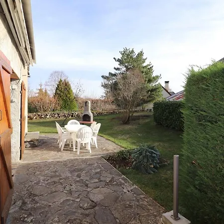 Maison Renovee A Menet: 5 Pers, Jardin Clos, Wifi, Proche Nature & Loisirs - Fr-1-742-483 Casa de Férias