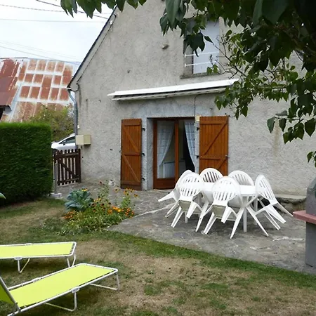 Maison Renovee A Menet: 5 Pers, Jardin Clos, Wifi, Proche Nature & Loisirs - Fr-1-742-483