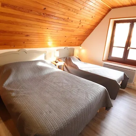 Maison Renovee A Menet: 5 Pers, Jardin Clos, Wifi, Proche Nature & Loisirs - Fr-1-742-483